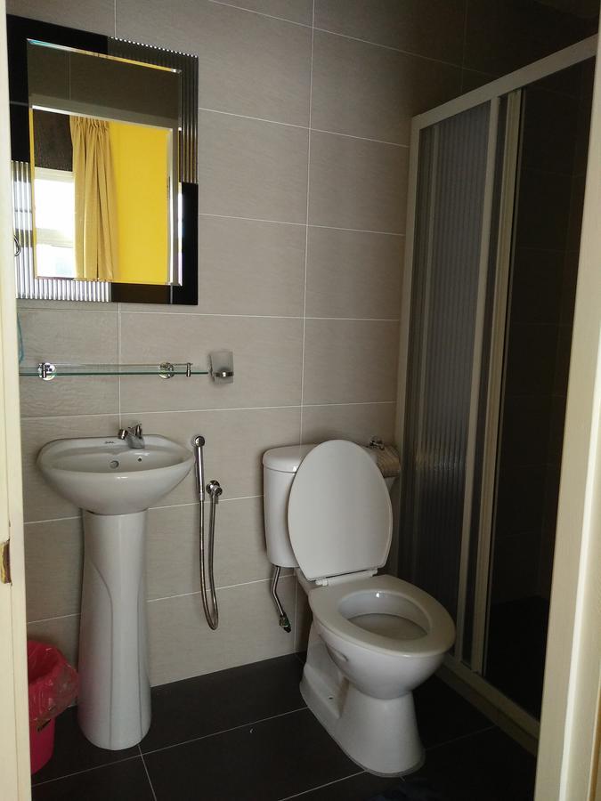 Xenia Homestay Kuching Exterior foto